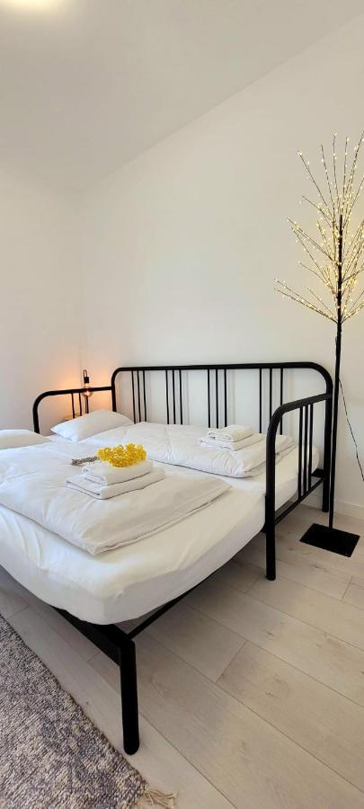 17 Dom Duzy Parking , Mandoria , Ptak , 2 Sypialnie Lub 1 Sypialnia, Taras , Autostrada A1, Kalinowskiego 17E Wifi Łódź Exteriör bild